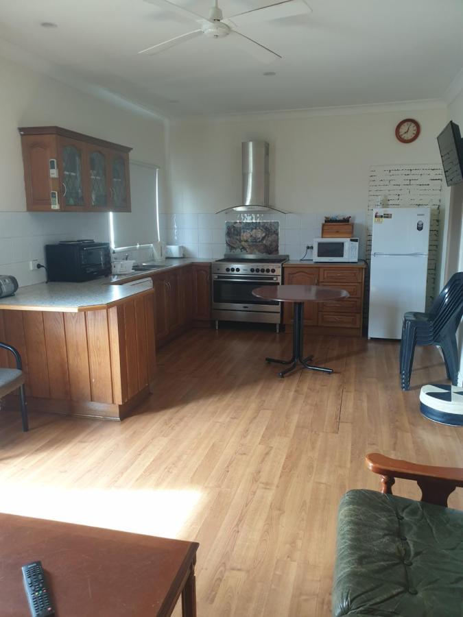 Newell Hwy Caravan Park Parkes Buitenkant foto